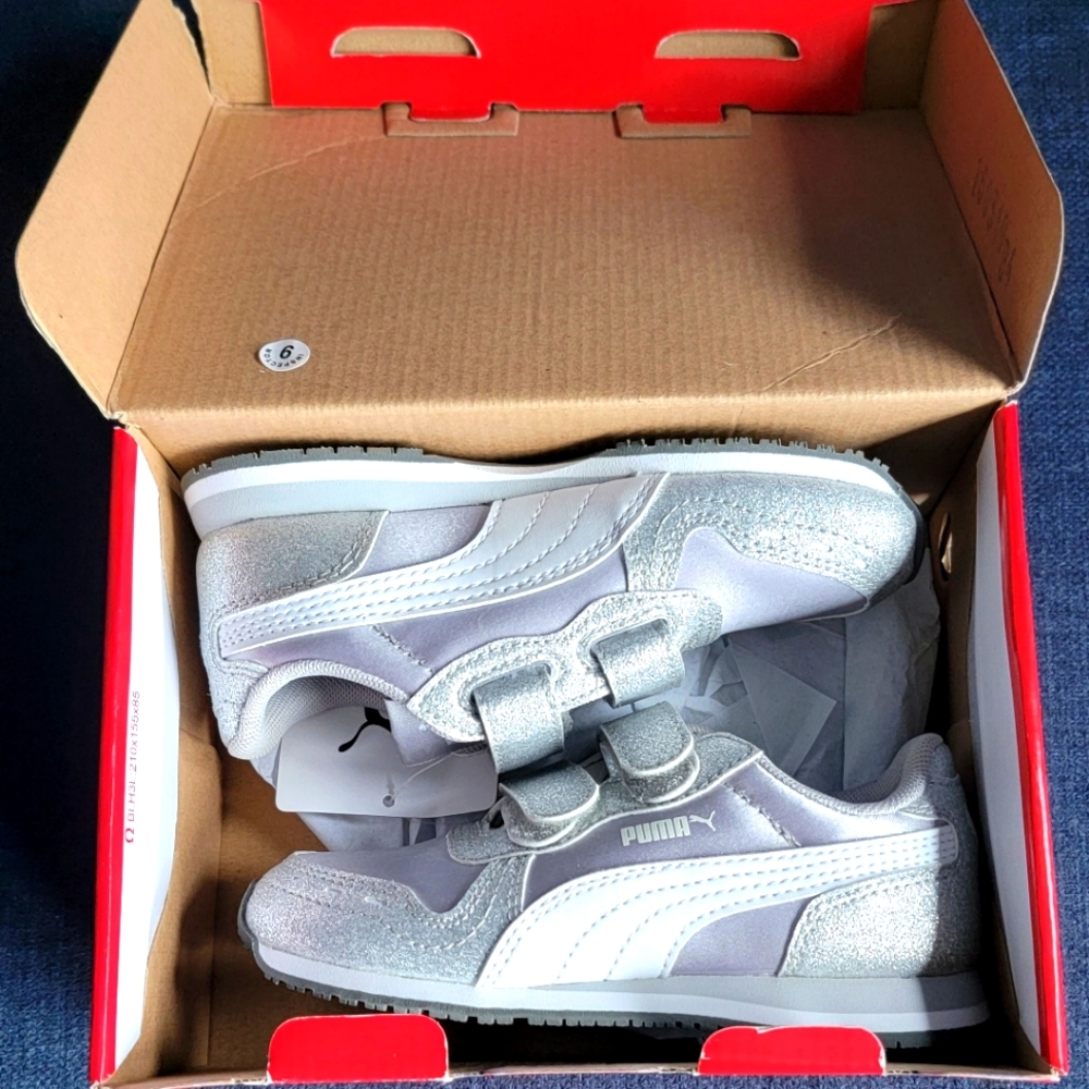 PUMA Cabana Racer Mesh V Girls Glitz Silver & White Sneaker Size 10
